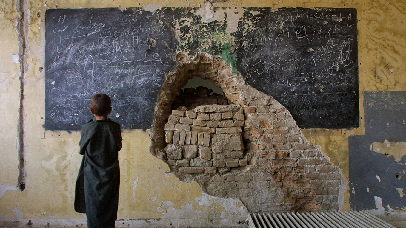 qian14_Mario TamaGetty Images_afghanistanschool