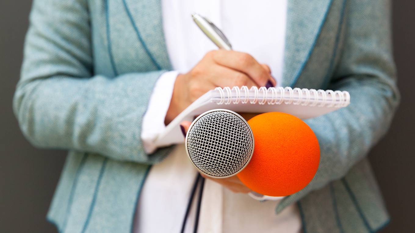 cunliffejones1_MihajloMaricicGettyImages_journalistwritingmicrophones