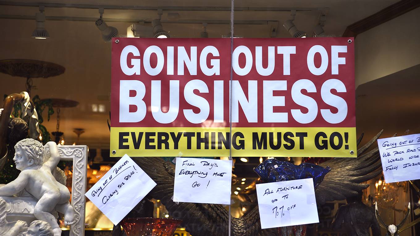 krueger25_Robert AlexanderGetty Images_outofbusinesssignstore