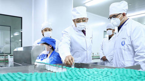 chellaney123_Zhang YuweiXinhua via Getty Images_chinapharmaceuticalscoronavirusmedicine
