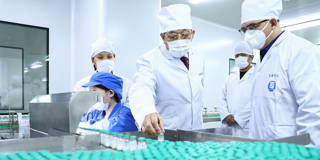 chellaney123_Zhang YuweiXinhua via Getty Images_chinapharmaceuticalscoronavirusmedicine