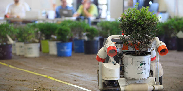 galaz1_Dina RudickThe Boston Globe via Getty Images_robotfarmingsustainability