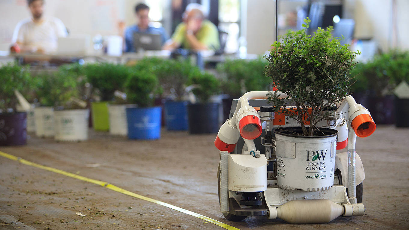 galaz1_Dina RudickThe Boston Globe via Getty Images_robotfarmingsustainability