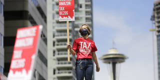 stiglitz291_JASON REDMONDAFP via Getty Images_amazontaxprotest