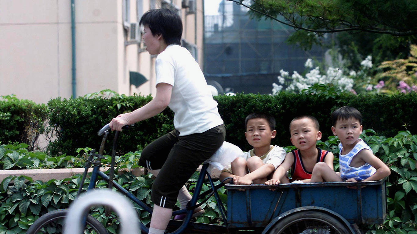wei36_GOH CHAI HINAFP via Getty Images_sex ratio