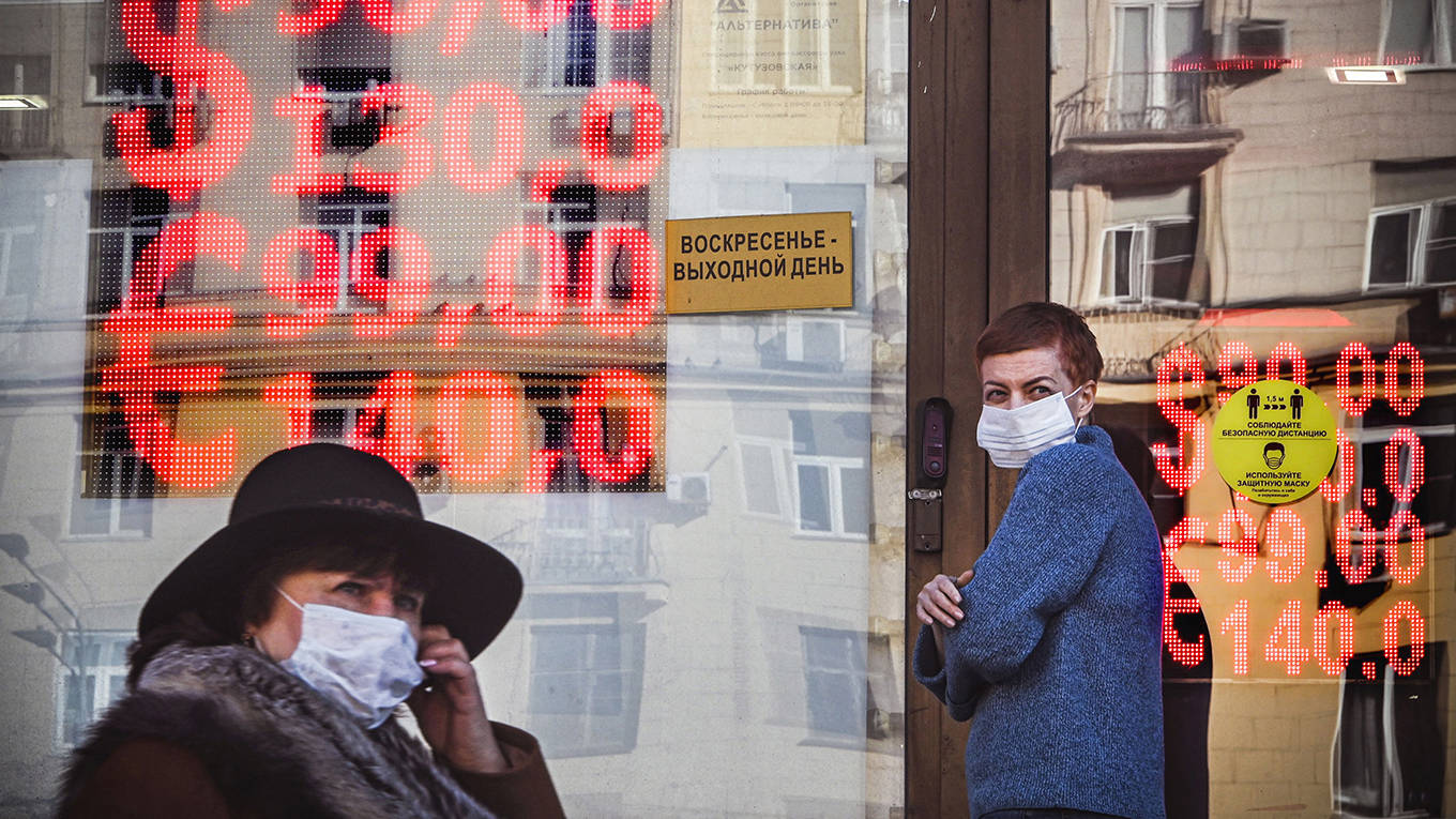 rajan75_ALEXANDER NEMENOVAFP via Getty Images_russiaruble