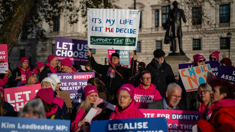 singer237_Carl CourtGettyImages_pro_euthanasia_protest_london