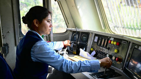 mahajan1_MONEYSHARMAGettyImages_female_train_driver