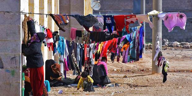 Syrian women hang laundry in Aleppo 
