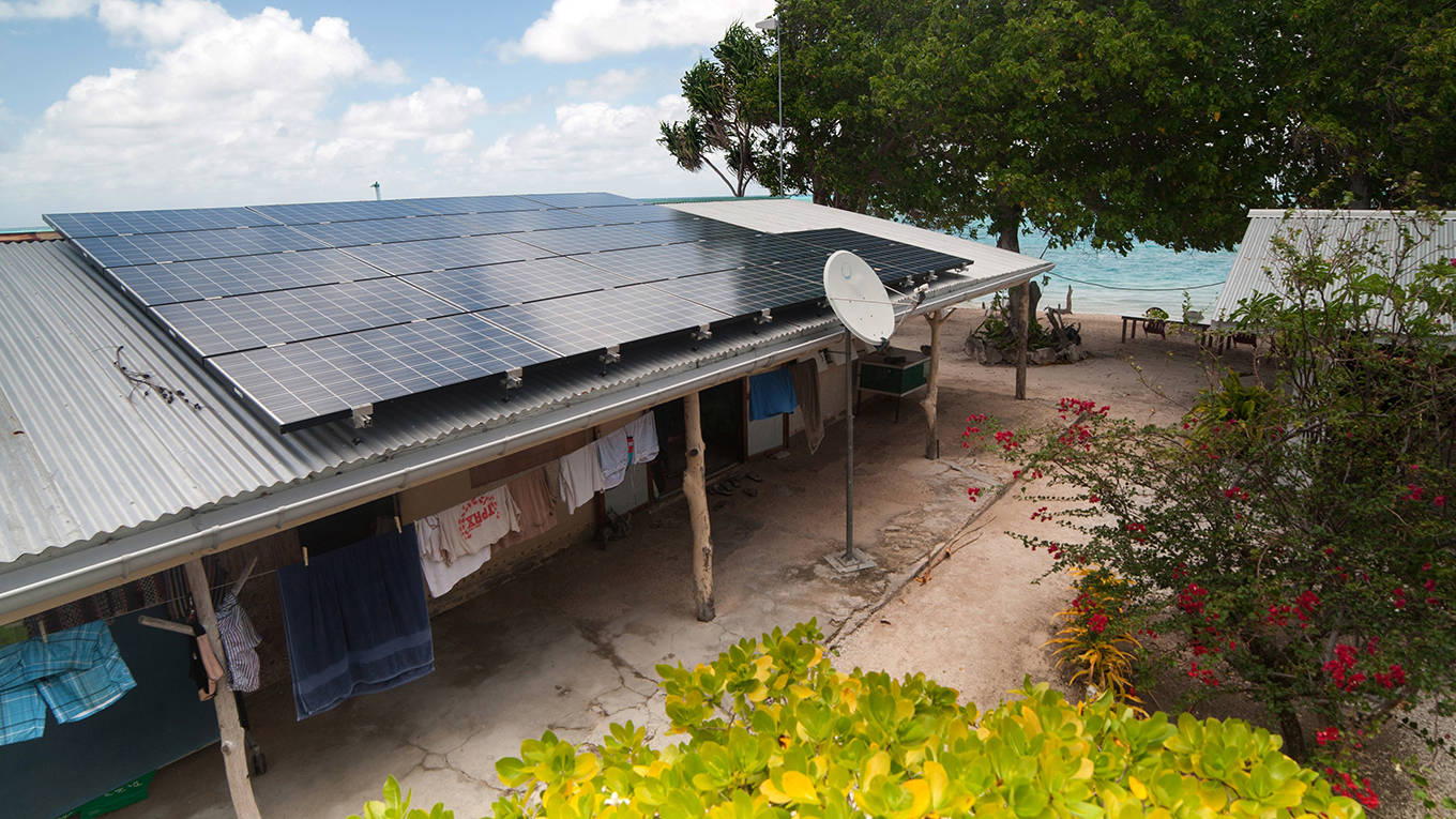 kortenhorst8_GREGORY BOISSYAFP via Getty Images_islandsolarpanels