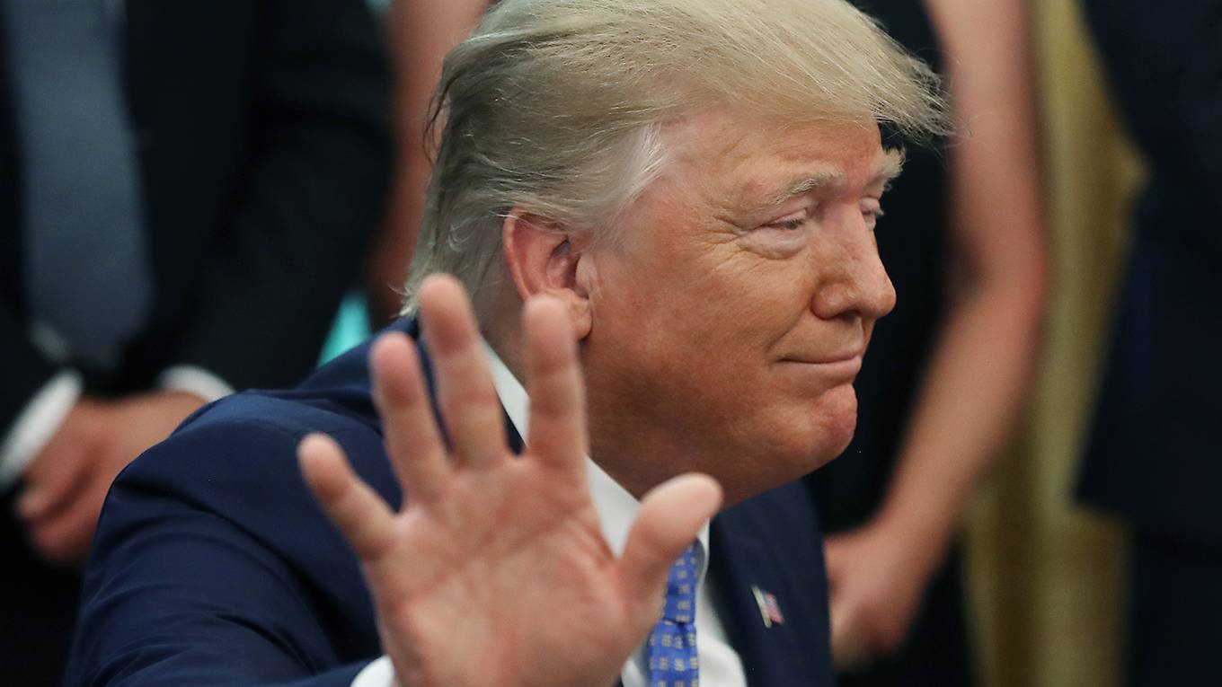 sachs311_MarkWilsonGettyImages_Trumptalktothehand