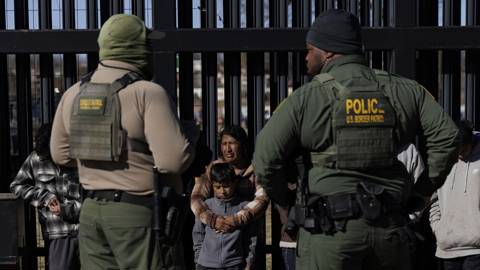 keen1_Michael GonzalezGetty Images_border patrol