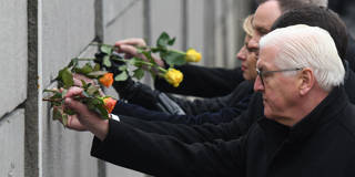 fischer122_NurPhotoGettyImages_berlin_wall_35th_leaders1