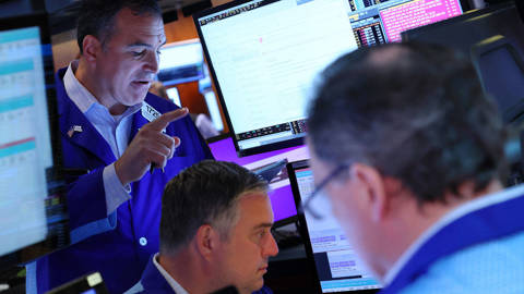 roubini195_Michael M. SantiagoGettyImages_ny_stock_exchange