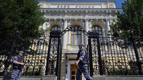 aslund81_Alexander NemenovAFPGettyImages_russia_central_bank