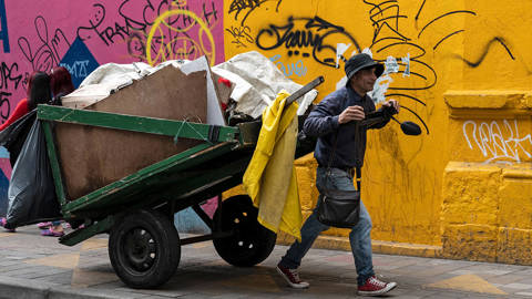 braham1_YURI CORTEZAFP via Getty Images_informal workers