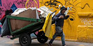 braham1_YURI CORTEZAFP via Getty Images_informal workers