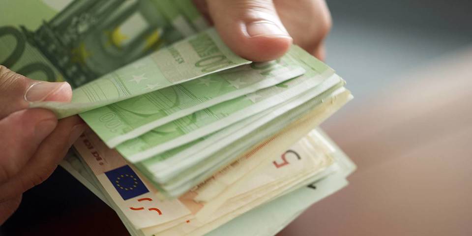 pisaniferry107_PHotoAltoFrederic CirouGetty Images_eurocashhands