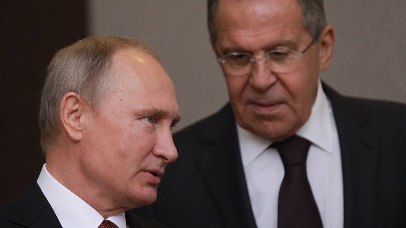 chernenko1_MikhailSvetlovGettyImages_putintalkingtoforeignminister