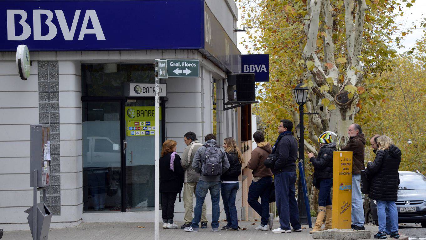 peluffo1_ MARIO GOLDMANAFP via Getty Images_uruguay bank