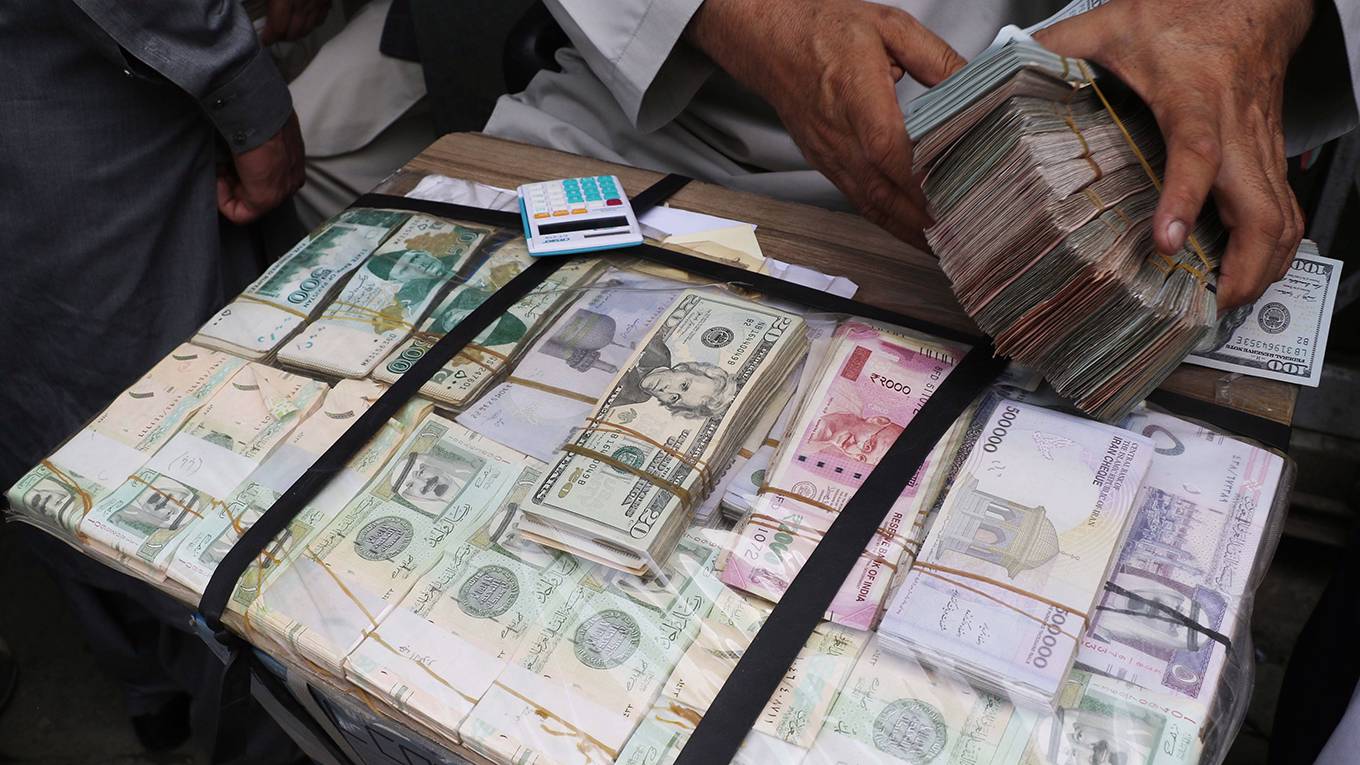 james183_Haroon SabawoonAnadolu Agency via Getty Images_afghanistanmoney
