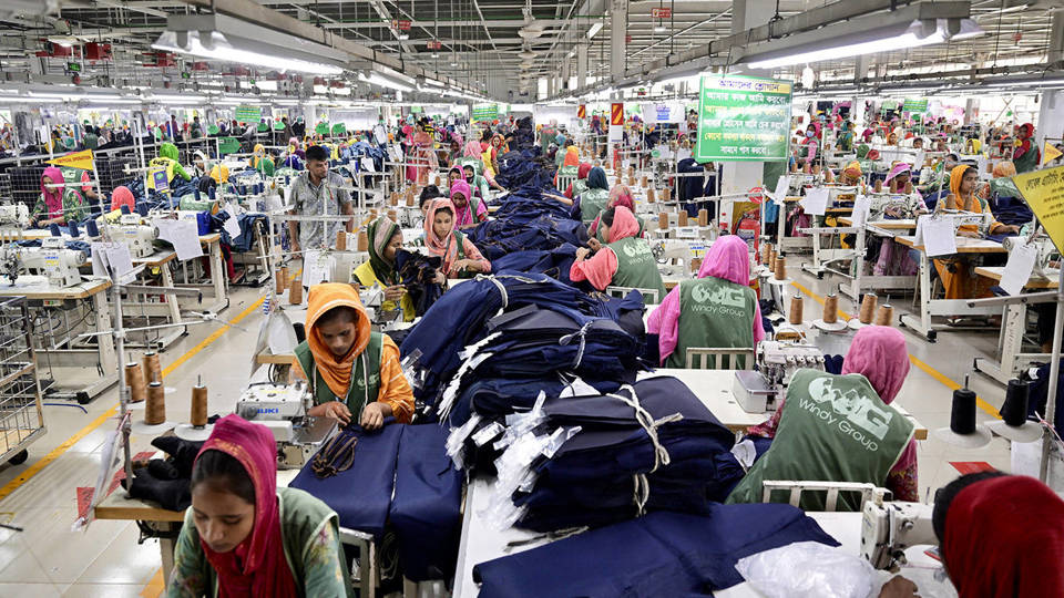 Trumpove tarife povečujejo globalno neenakost in škodujejo ameriškemu gospodarstvu