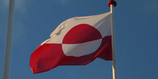 johnson184_Picture AllianceGettyImages_greenland_flag