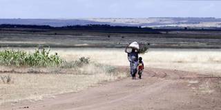 wallstrom1_Minasse Wondimu HailuAnadolu Agency via Getty Images_woman child walking