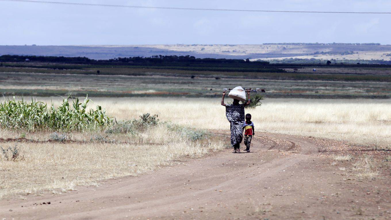 wallstrom1_Minasse Wondimu HailuAnadolu Agency via Getty Images_woman child walking