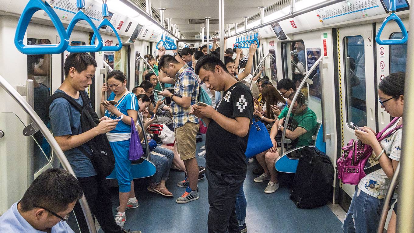 davidow1_Visual China Group via Getty ImagesVisual China Group via Getty Images_chinasubwayphones
