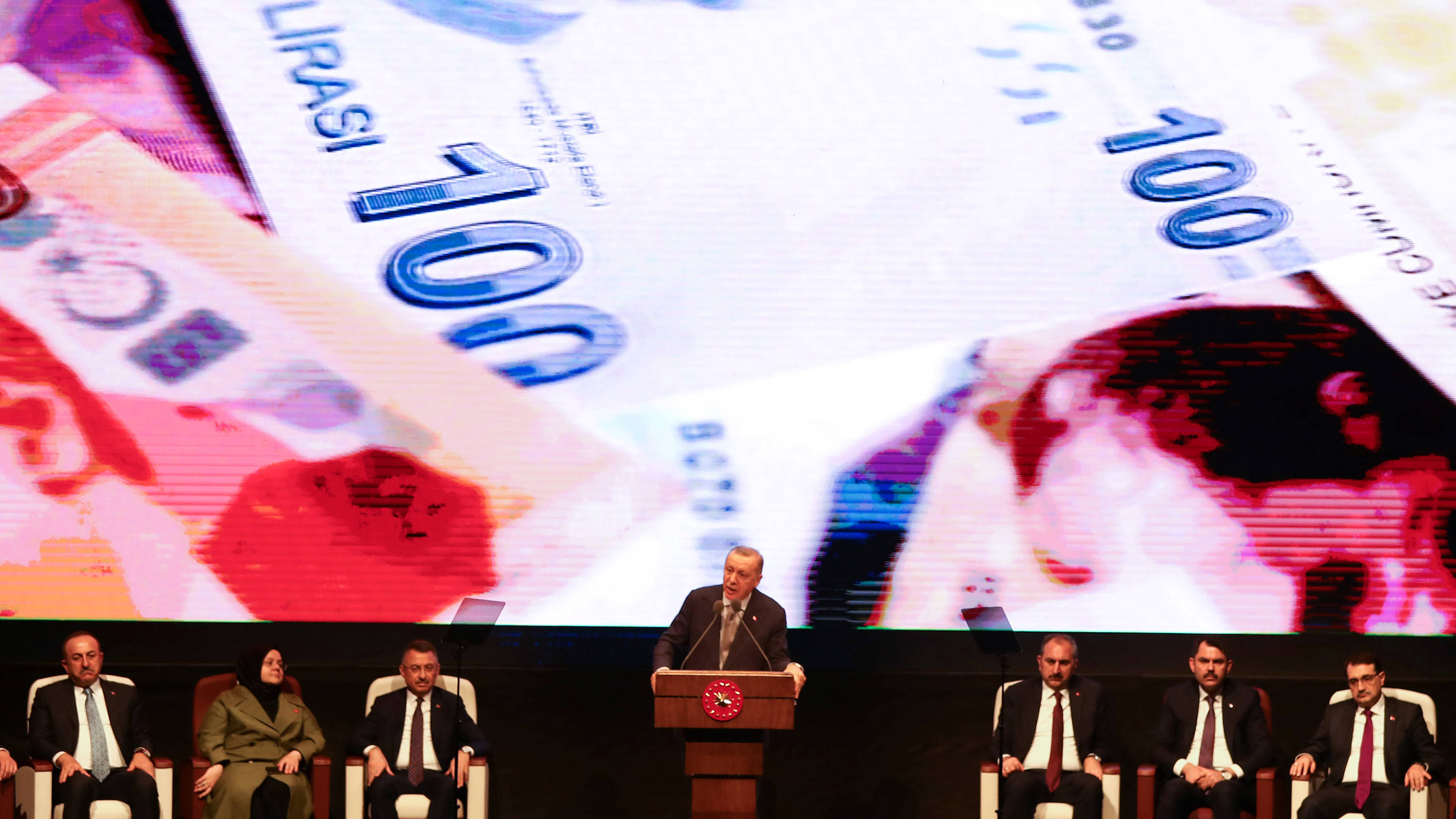 acemoglu19_ADEM ALTANAFP via Getty Images_erdoganmoneyeconomy