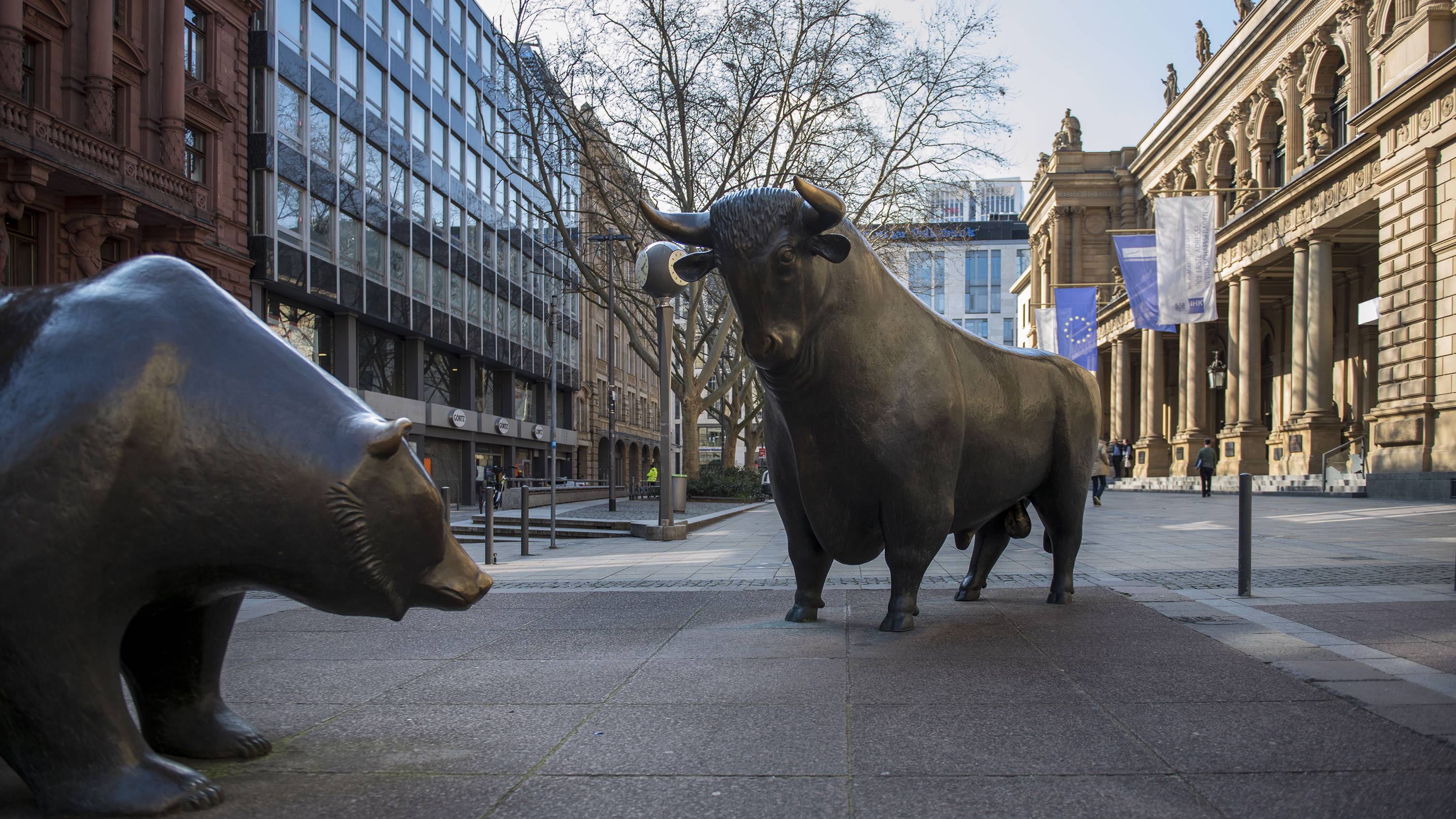 oneill83_Thomas LohnesGetty Images_bullbearstatue