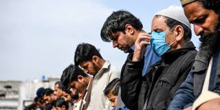 burki30_AAMIR QURESHIAFP via Getty Images_pakistanmosquecoronavirus