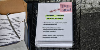 eichengreen140_CHANDAN KHANNAAFP via Getty Images_unemploymentpaperscoronavirusUS