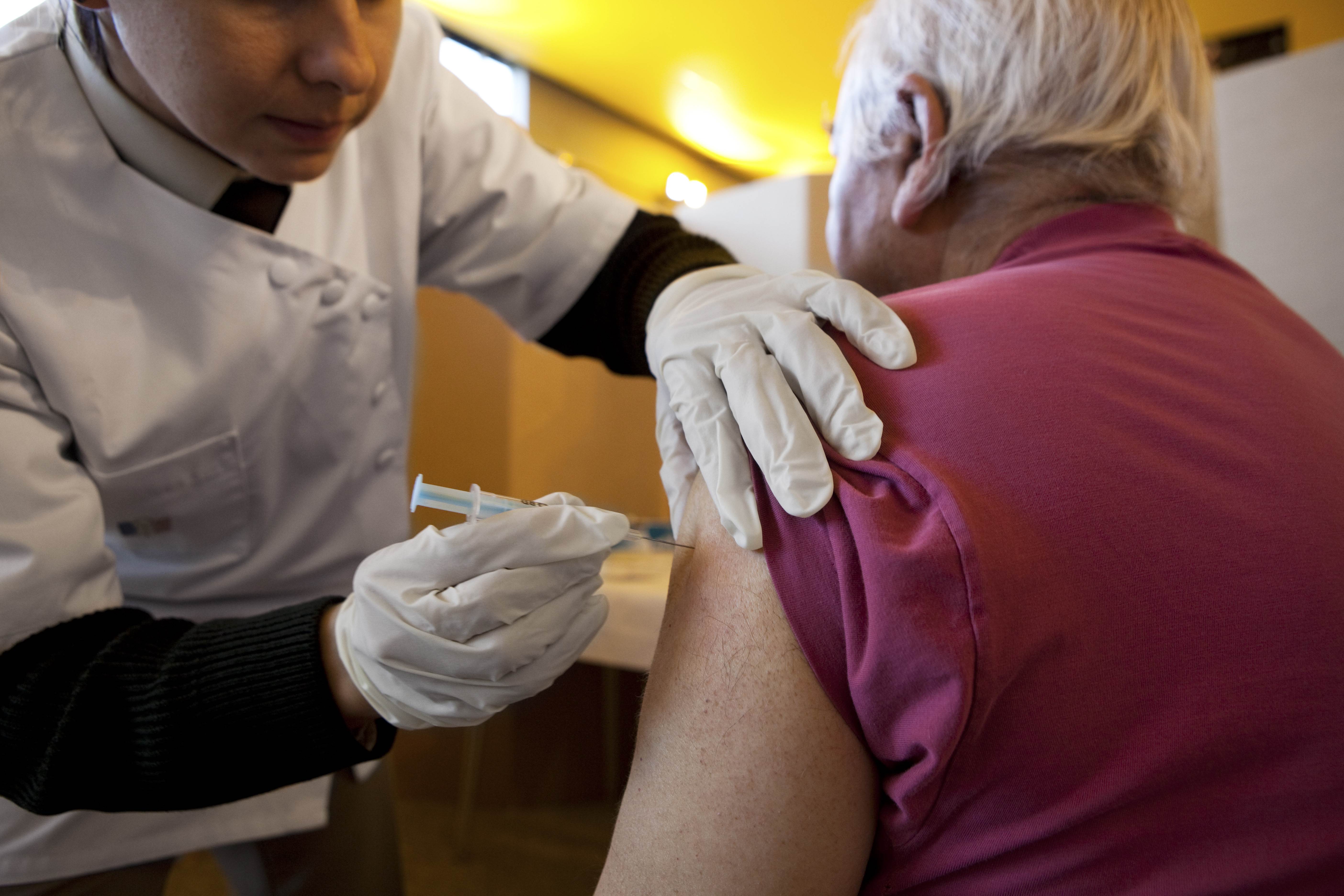 sanicas3_BSIP_UIG_Getty Images_vaccine older patient