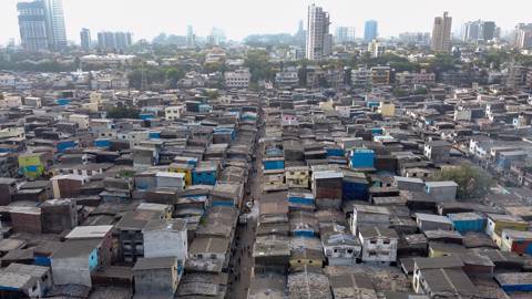 goldin7_Pratik ChorgeHindustan Times via Getty Images_slum
