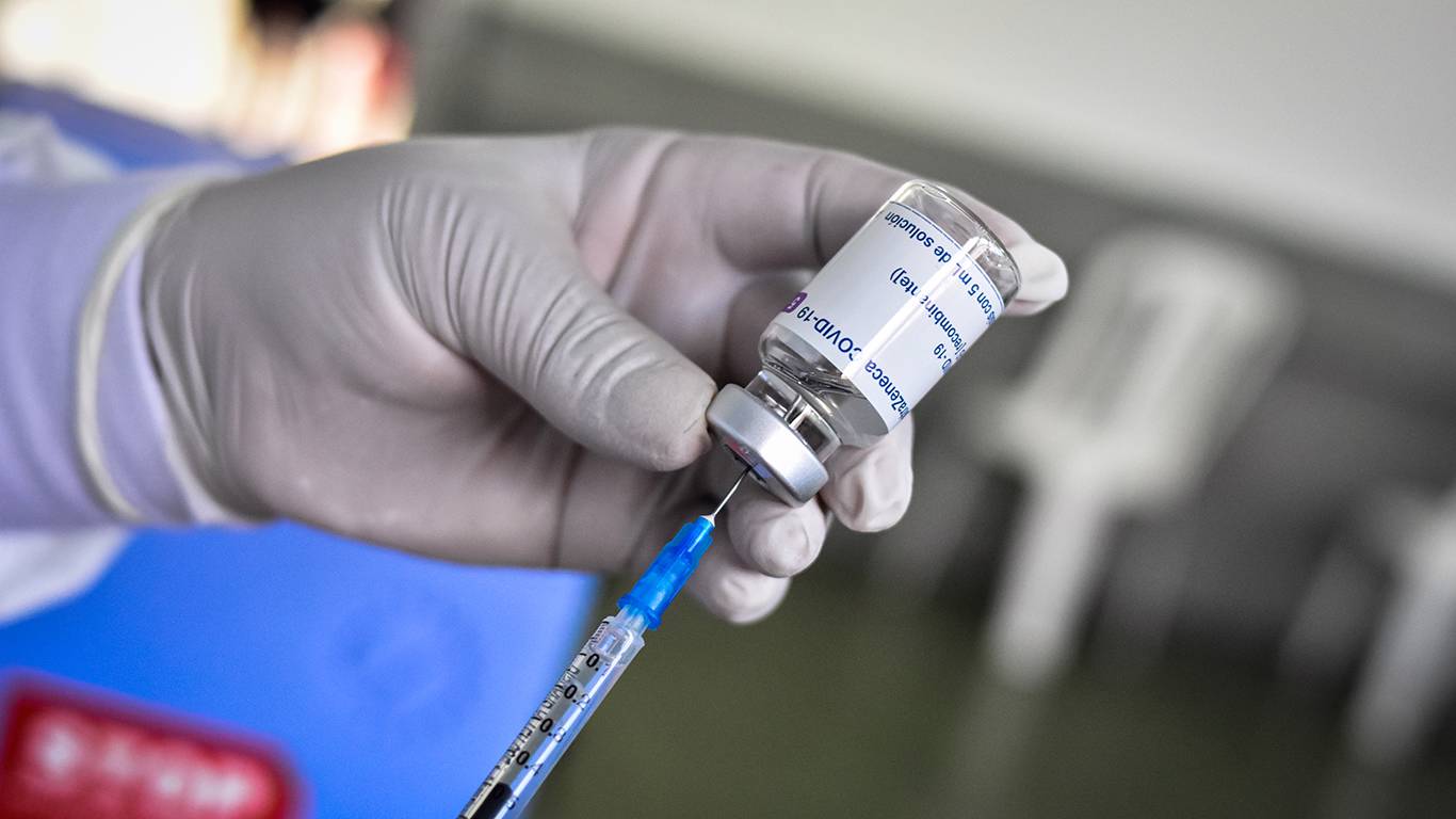 barroso9_Camilo ErassoLong Visual PressUniversal Images Group via Getty Images_covax vaccines