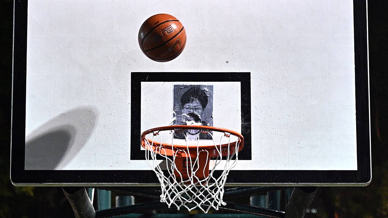pei55_ANTHONY WALLACEAFP via Getty Images_basketballcarrielamposter