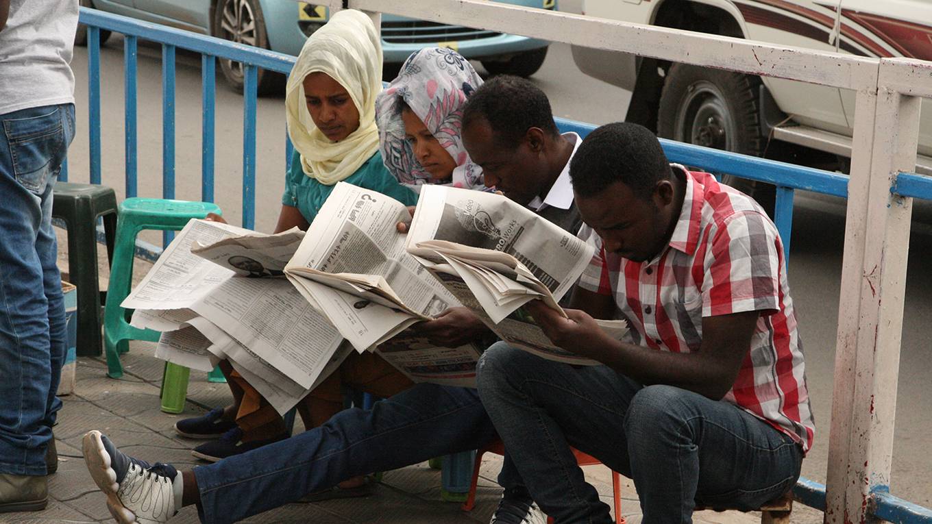 emoruwa1_PaulSchemmTheWashingtonPostviaGettyImages_ethiopiansreadnewspaper