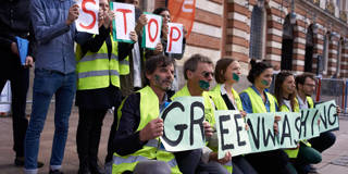 rblack1_Alain PittonNurPhoto via Getty Images_greenwashing