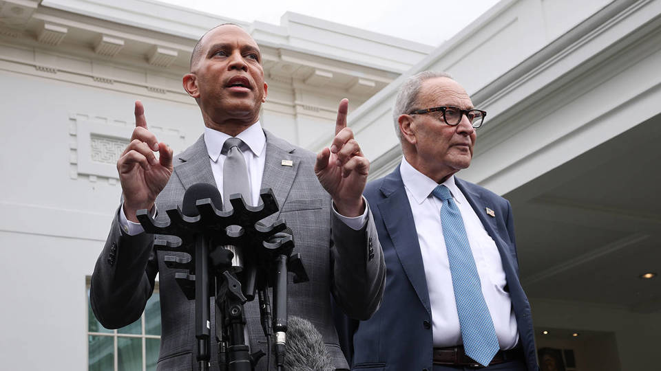 Republikanci in demokrati v ZDA se soočajo glede financiranja vlade in volitev