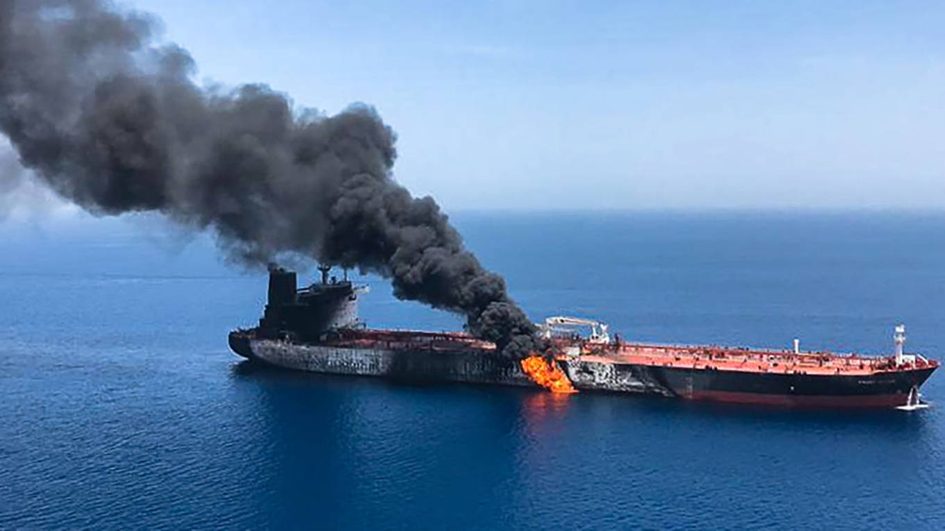 saikal4_AFPGettyImages_iranoiltankerfire