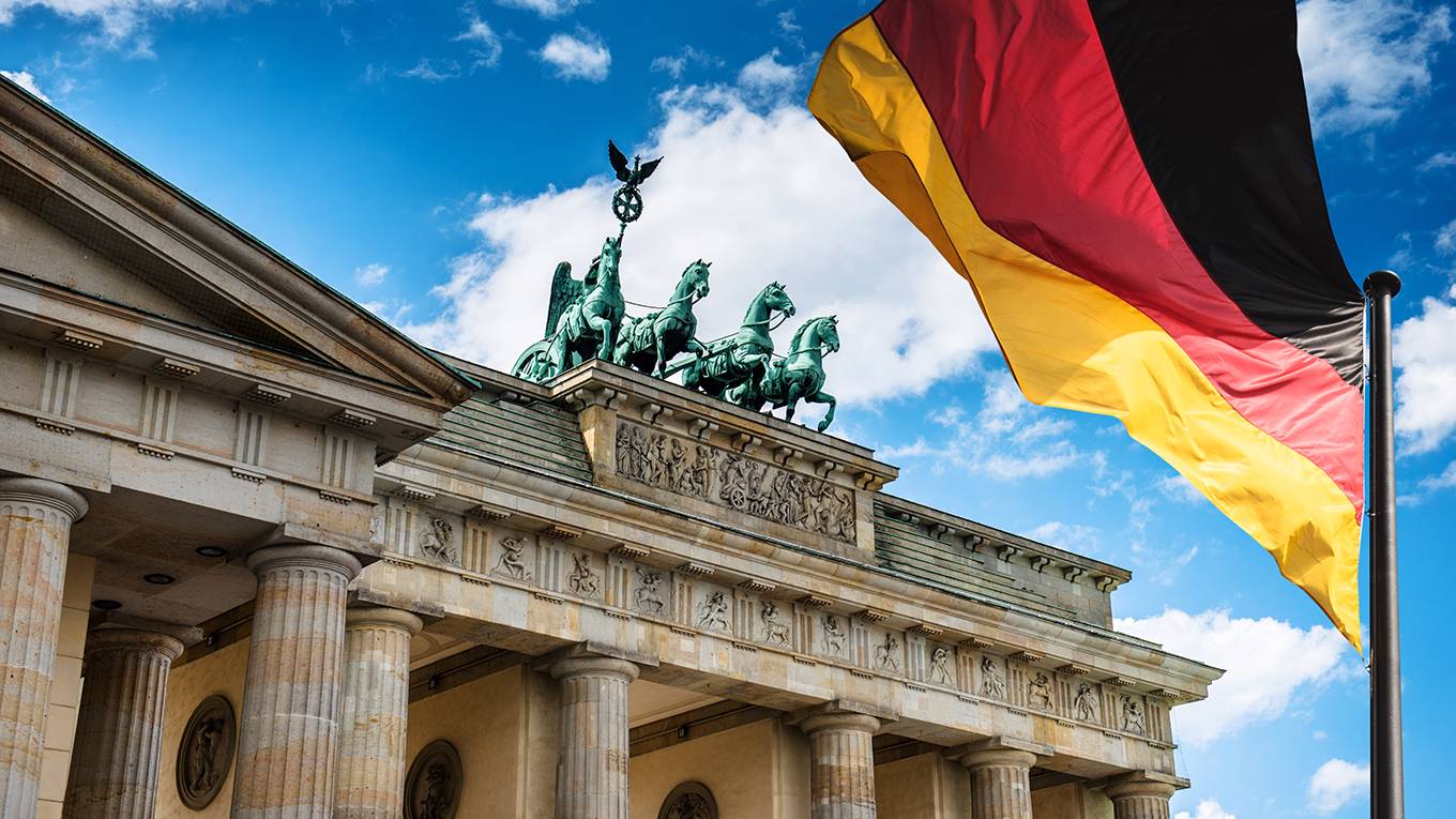 op_phelps2_franckreporter_brandenburggategermanflag