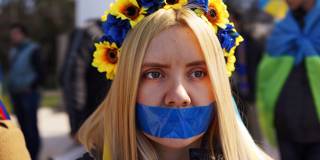 acemoglu11_Spencer PlattGetty Images_ukrainegirlflowerstape