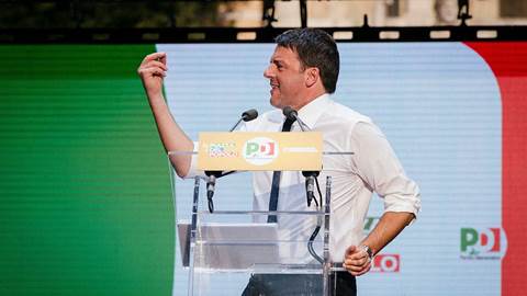 Matteo Renzi campaigning for constitutional reform