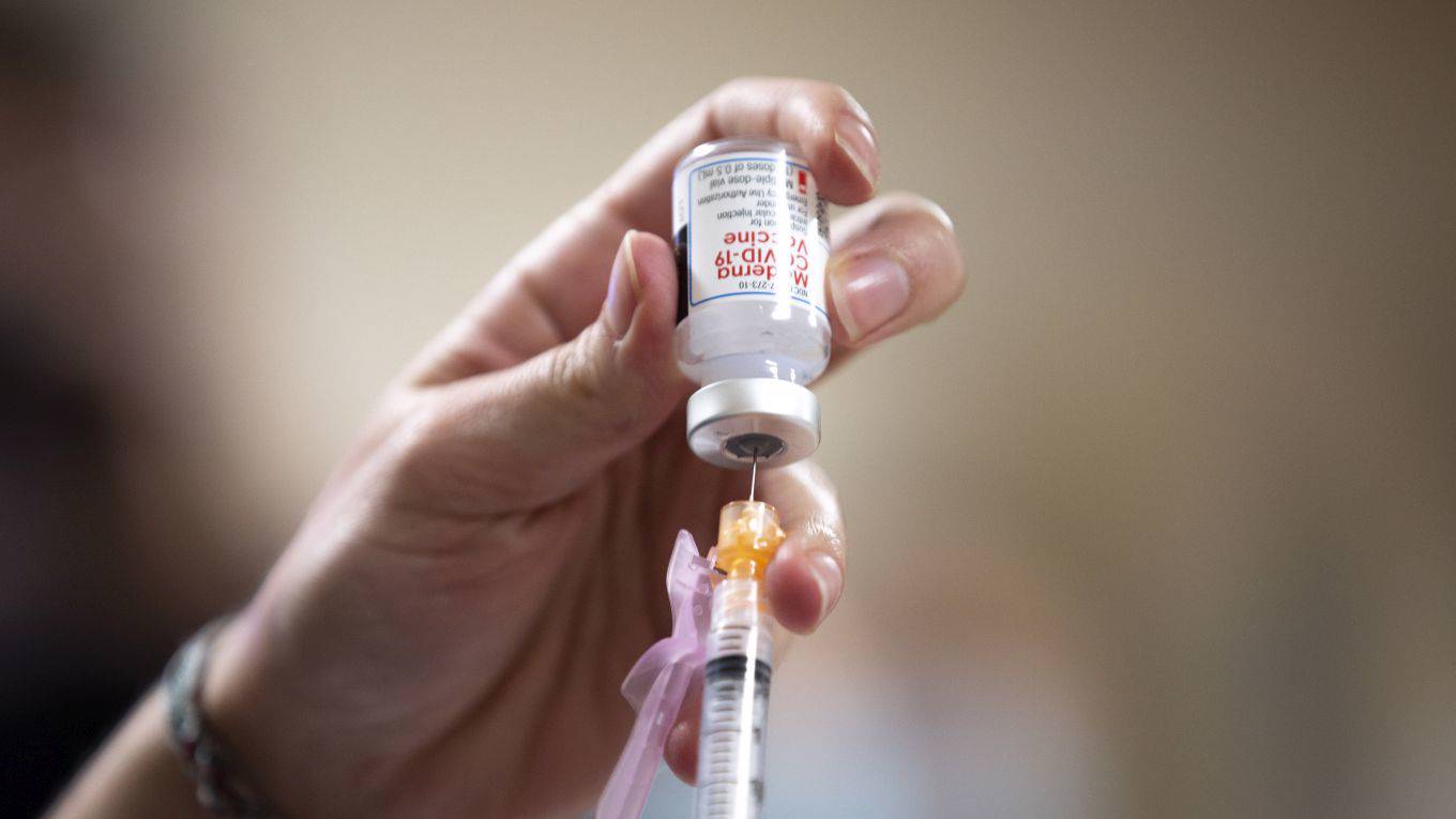 leonard63_Karen DuceyGetty Images_covid vaccine