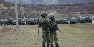 Unmarked military personnel in Crimea.