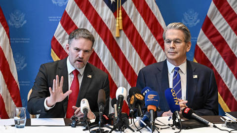 ahzhang21_Fabrice CoffriniGettyImages_us_china_trade_deal_announcement+geneva