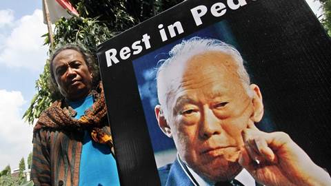 Lee Kuan Yew rest in peace sign