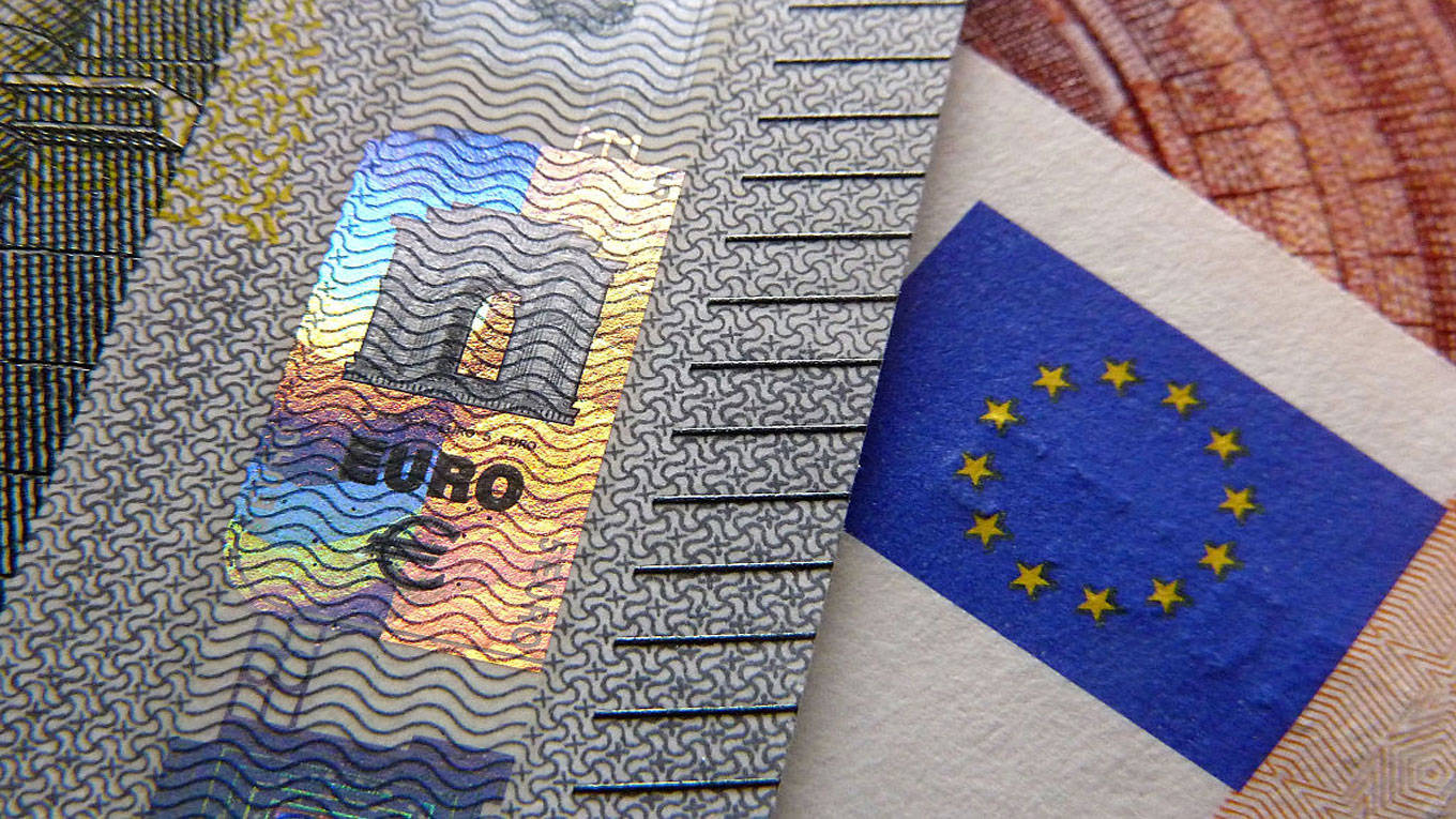 euro banknotes